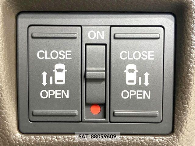 Honda N BOX 2023-10 7358929-6