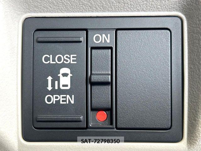 Honda N BOX 2023-11 7358922-4