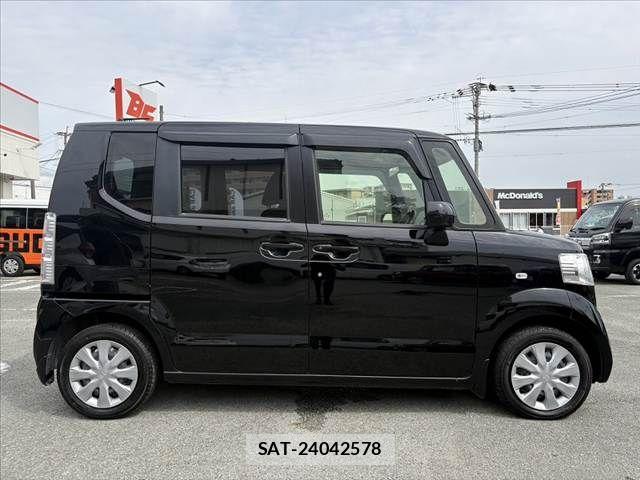 Honda N BOX 2017-06 7358953-11
