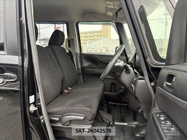 Honda N BOX 2017-06 7358953-15