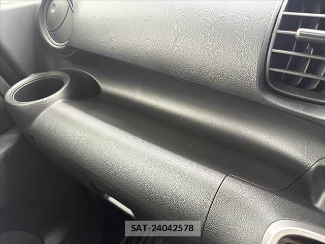 Honda N BOX 2017-06 7358953-21