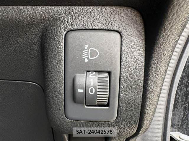 Honda N BOX 2017-06 7358953-26