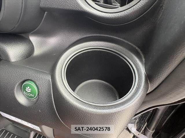 Honda N BOX 2017-06 7358953-28