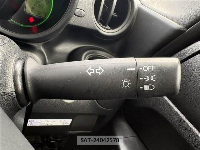 Honda N BOX 2017-06 7358953-6