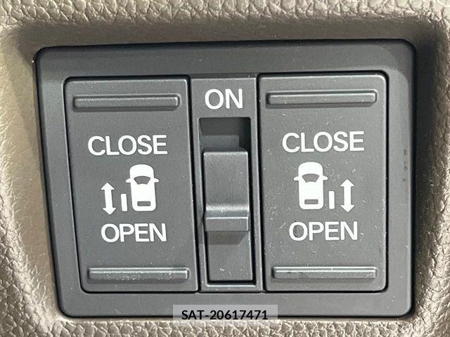Honda N BOX 2023-11 7358930-4