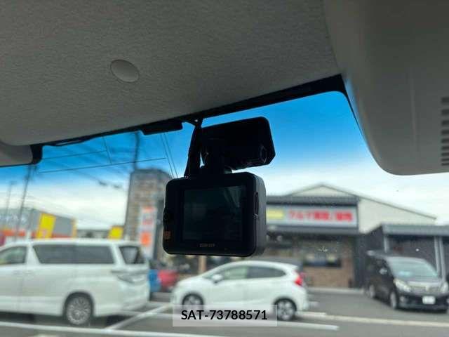 Honda N BOX 2017-12 7358946-15