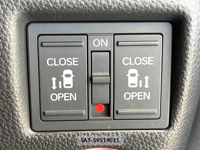 Honda N BOX 2017-11 7358933-5