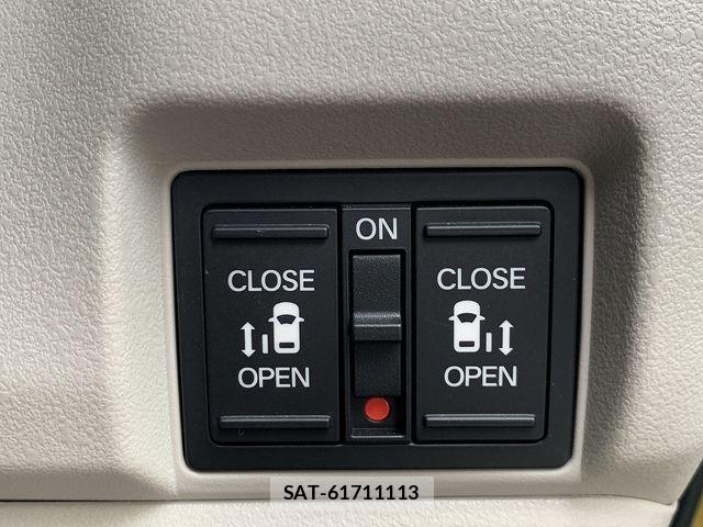 Honda N BOX 2023-10 7358928-9