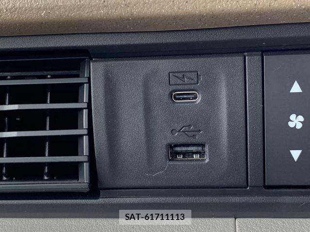 Honda N BOX 2023-10 7358928-23