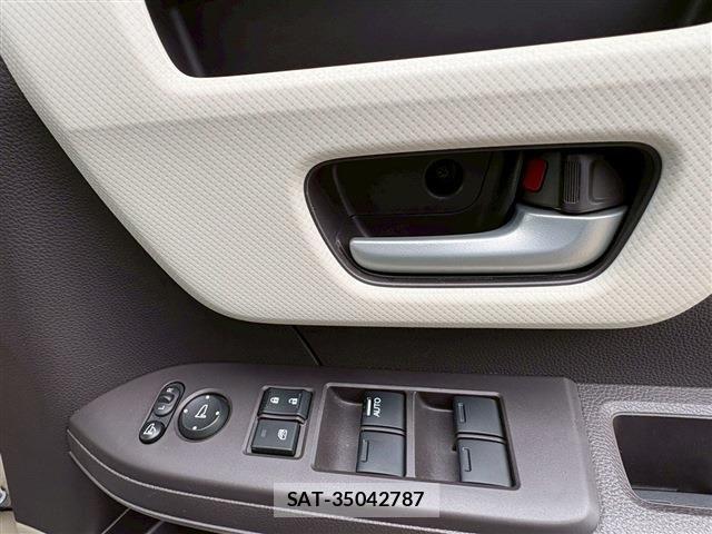 Honda N BOX 2018-08 7456133-18