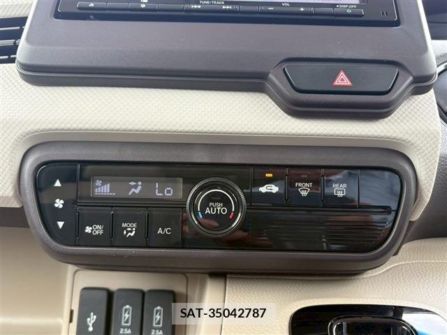 Honda N BOX 2018-08 7456133-26