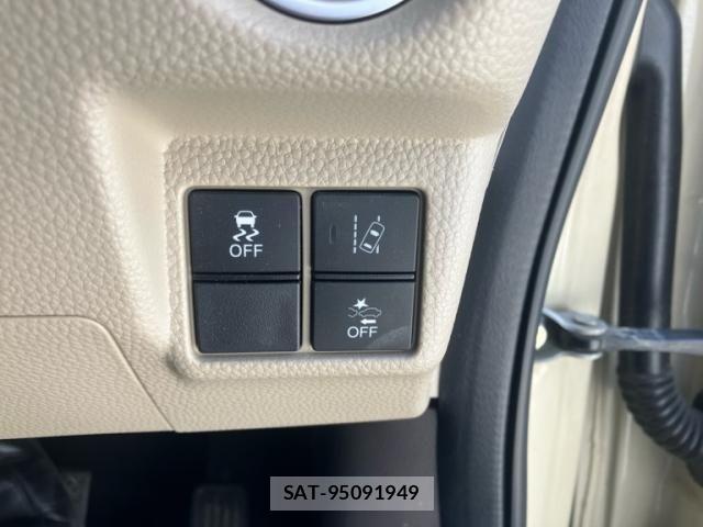Honda N BOX 2018-03 7456154-15