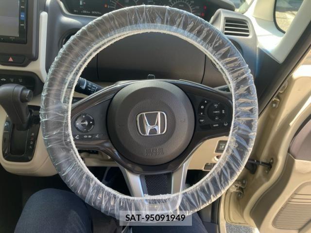 Honda N BOX 2018-03 7456154-16