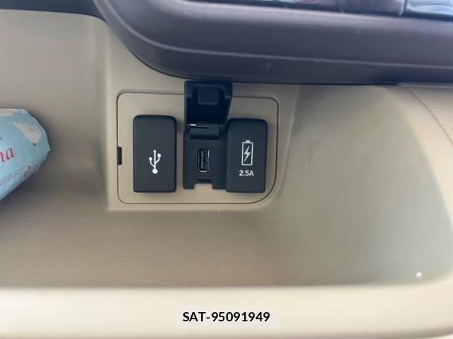 Honda N BOX 2018-03 7456154-27