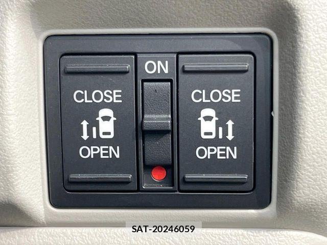 Honda N BOX 2023-10 7501736-4