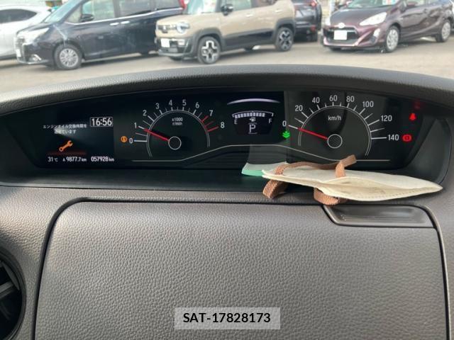 Honda N BOX 2017-12 7562523-11