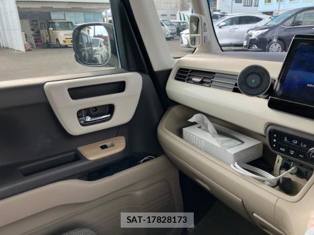 Honda N BOX 2017-12 7562523-12