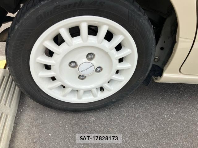 Honda N BOX 2017-12 7562523-2