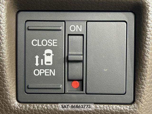 Honda N BOX 2023-01 7618453-5