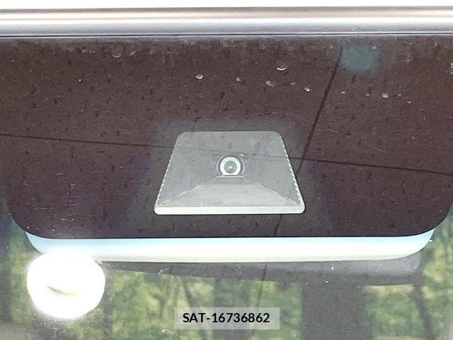 Honda N BOX 2023-04 7618464-2