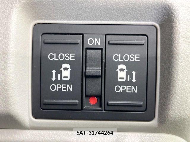 Honda N BOX 2023-10 7618413-3