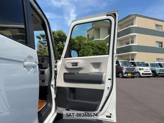 Honda N BOX 2025-09 7726197-17