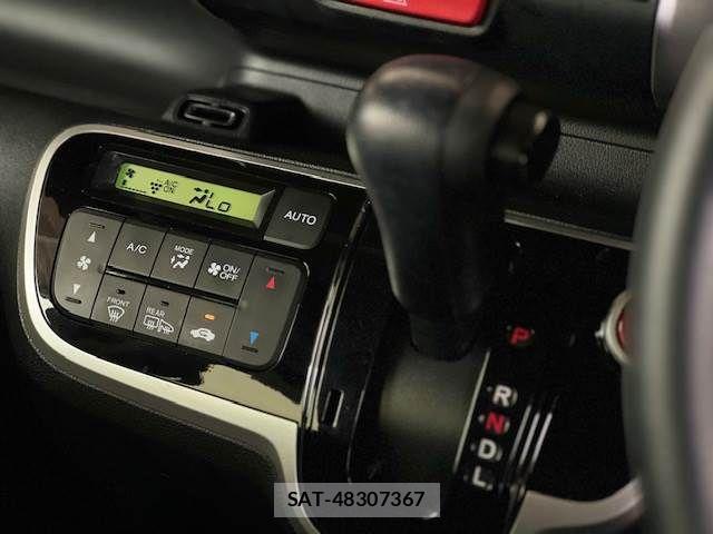 Honda N BOX 2017-06 7787377-15
