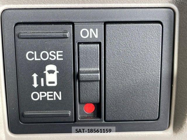 Honda N BOX 2025-03 8074767-4