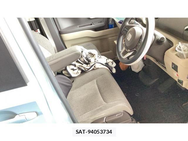 Honda N BOX 2018-04 8074836-16