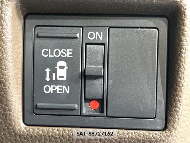 Honda N BOX 2023-06 8074790-5