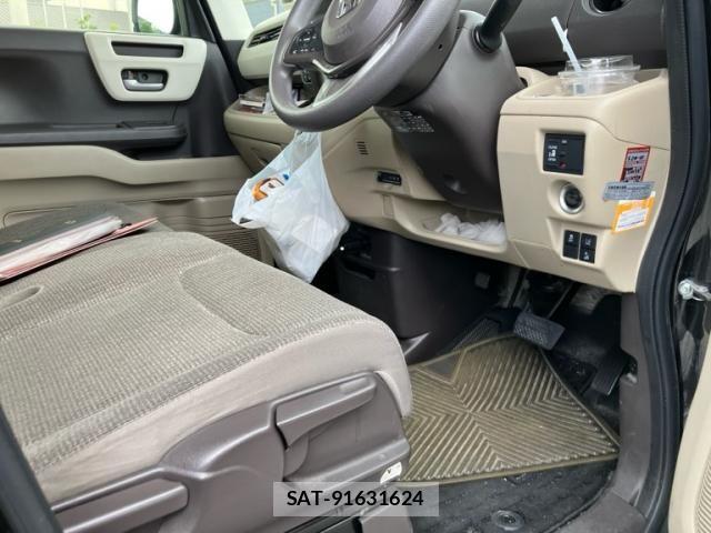 Honda N BOX 2019-03 8074840-7