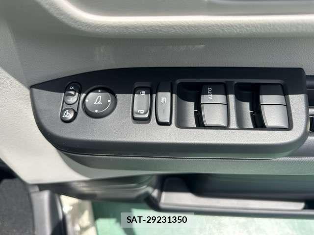 Honda N BOX 2026-05 8100633-13