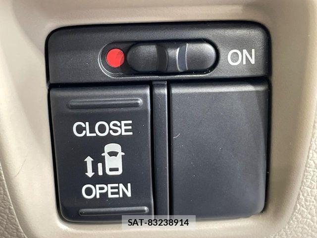 Honda N BOX 2014-03 8208997-3