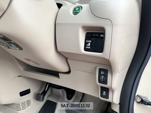Honda N BOX 2016-03 8208969-5