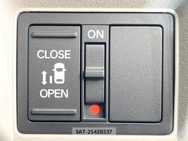 Honda N BOX 2026-02 8208912-2