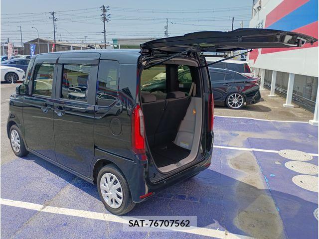 Honda N BOX 2023-11 8208950-17