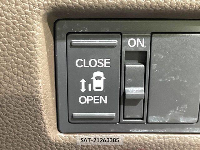 Honda N BOX 2022-01 8208951-4