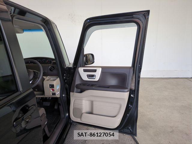 Honda N BOX 2017-10 8208991-27