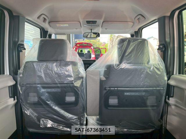 Honda N BOX 2026-05 8208927-9