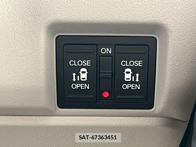 Honda N BOX 2026-05 8208927-21