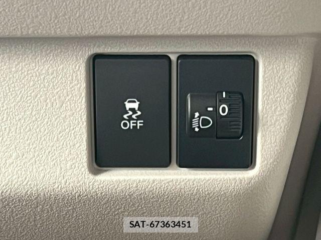Honda N BOX 2026-05 8208927-22