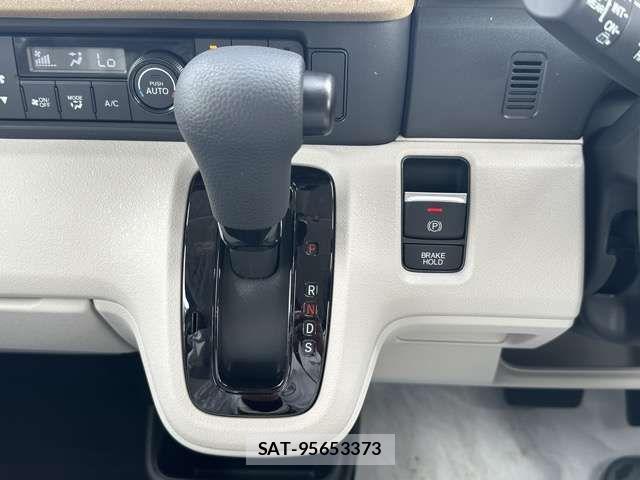 Honda N BOX 2026-05 8208908-18