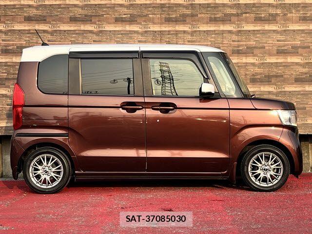 Honda N BOX 2018-08 8208962-17