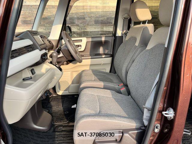 Honda N BOX 2018-08 8208962-18