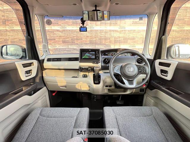 Honda N BOX 2018-08 8208962-1
