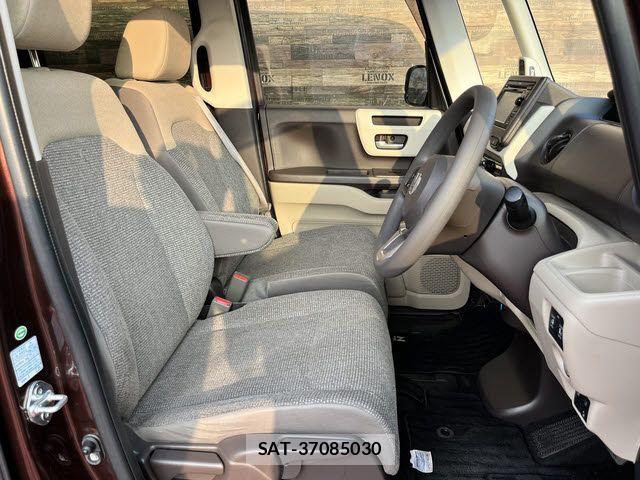 Honda N BOX 2018-08 8208962-3