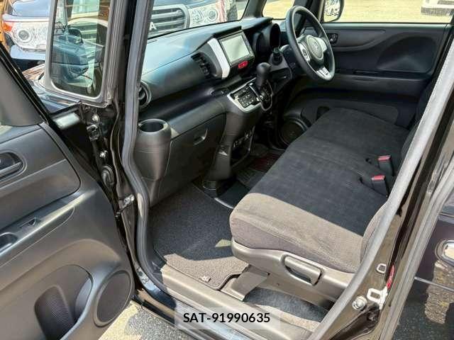 Honda N BOX 2017-08 8208989-12