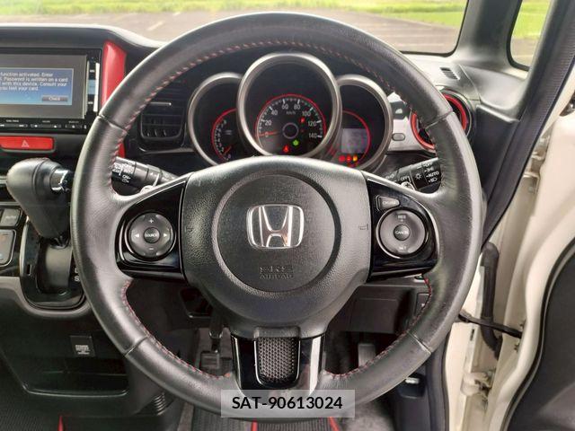 Honda N BOX 2015-03 8208996-19