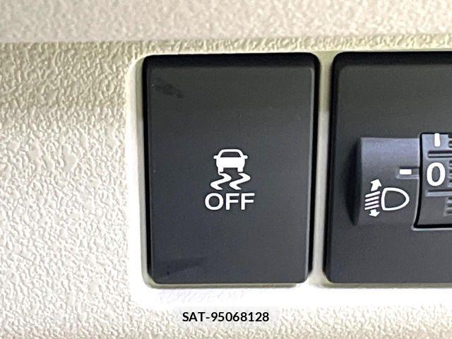 Honda N BOX 2025-10 8208905-6