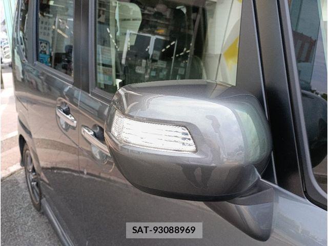 Honda N BOX 2015-05 8208972-27